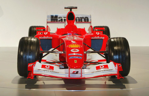 «Феррарі» F2002 (2002 рік: 15 перемог), F2004 (2004 рік: 15 перемог)