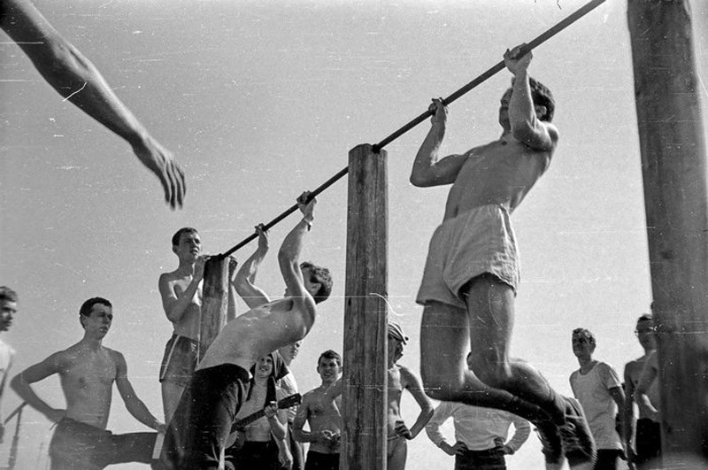 Та й взагалі, що ти за мужик, якщо «сонечко» на турніку крутануть не можеш