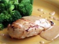 Дієтичні страви з курячої грудки заповнять запаси білка в вашому організмі
