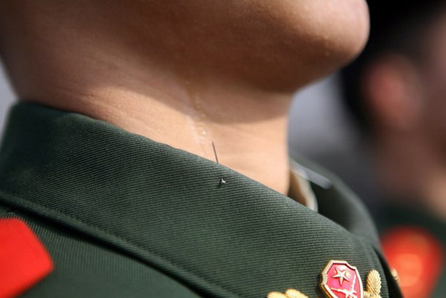 У китайській армії, наприклад, для підтримки постави використовуються такі шпильки: о)