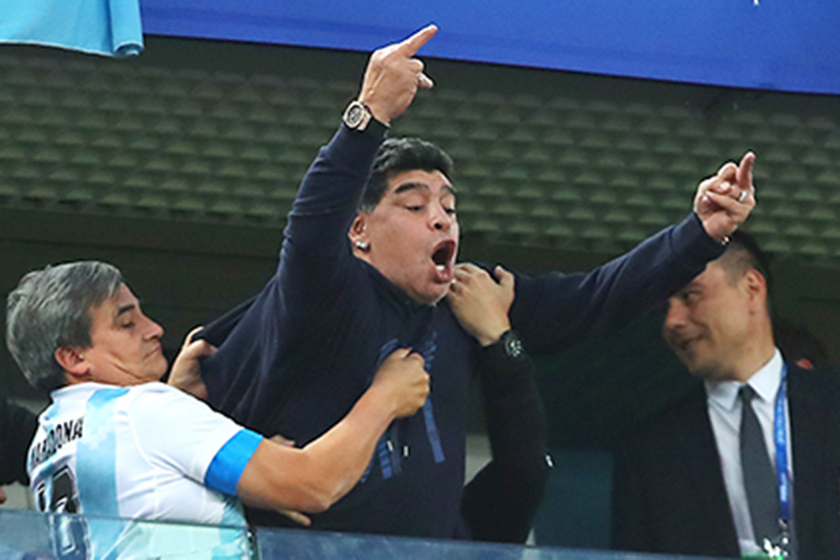Дієго Армандо Марадона бурхливо відсвяткував гол Маркоса Рохо, який вивів Аргентину в плей-офф чемпіонату світу