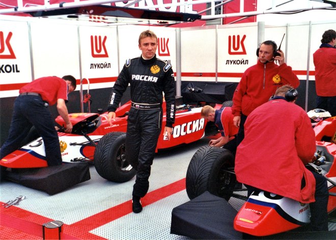 Багато хто пам'ятає, що з 1999 по 2001 рік в міжнародній Формулі-3000 (попередниці GP2) виступала російська команда - спочатку під назвою «Лукойл Арден», потім - «Арден Росія»