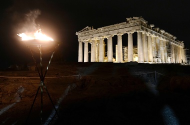 5 жовтня 2013, 1:43 Переглядів:   Вогонь зимової Олімпіади Сочі-2014 доставлений в афінський Акрополь, фото AFP