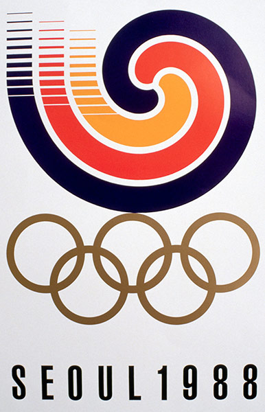 Справжній дебют художньої гімнастики в програмі Олімпійських ігор відбувся в 1988 році на XXIV Олімпійських іграх в Сеулі (Південна Корея), де до складу команди СРСР входили Марина Лобач та Олександра Тимошенко
