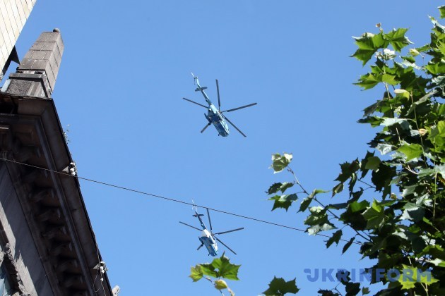 Над Хрещатиком пролетіли винищувачі, штурмовики, транспортні літаки і вертольоти
