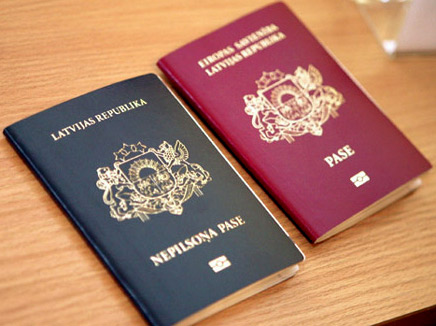 Отримати подвійне громадянство мають право лише громадяни тих країн, з якими у Латвії підписано договір