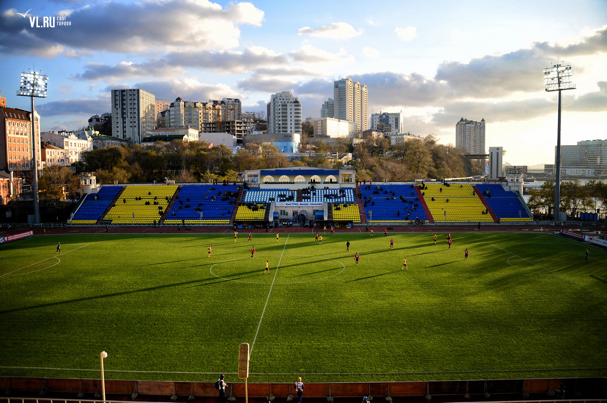 Резервною ареною у «жовто-синіх» є стадіон імені Леніна в Хабаровську