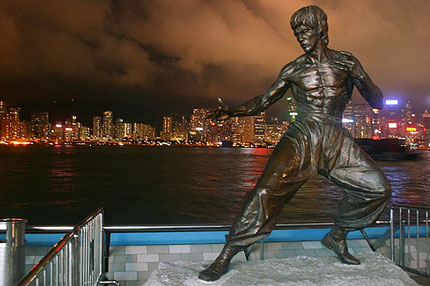Пам'ятник Брюсу Лі в Гонконзі