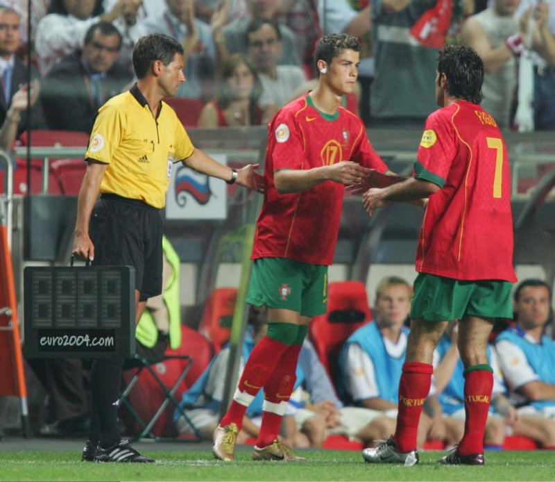 Яким був Роналду, коли вперше грав у фіналі Євро   «Матч ТВ» згадує 19-річного Кріштіану Роналду, який вів Португалію до фіналу Євро-2004