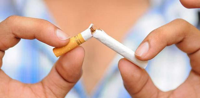 «Якщо ви курите, то зараз саме час для того, щоб серйозно задуматися і кинути цю погану звичку будь-що-будь», - каже Зогбі