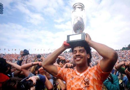 Євро'88 - один з найкрасивіших чемпіонатів Європи, з персонажем голландського центрального нападника Марко ван Бастен
