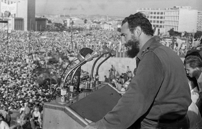 Лідеру кубинської революції було 90 років   Фідель Кастро на мітингу в Гавані, 1961 рік   Фото: ТАСС, Валентин Соболєв   Москва