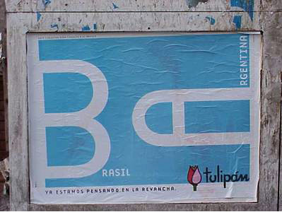 згідно   одному із записів   блогу   Рекламна пауза   : «Ми вже запланували реванш» - з таким слоганом випустила компанія «Tulipan» свою рекламу презервативів в 2004 році напередодні матчу Аргентина - Бразилія »