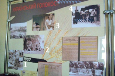 10 березня 2009, 15:23 Переглядів:   На стенді жахи українського голоду демонструють за допомогою знімків часів Великої американської депресії (фото 1, 2, 3) і Нансена, що рятує Поволжя (4)