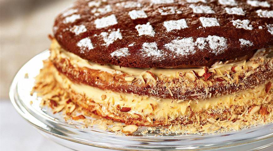 Випічка - улюблені ласощі багатьох, а особливо в день свята ошатний і смачний торт є центром уваги гостей