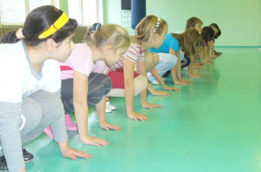 5 січня 2012, 15:07 Переглядів:   Українським школярам знизили нормативи з фізкультури, фото school807