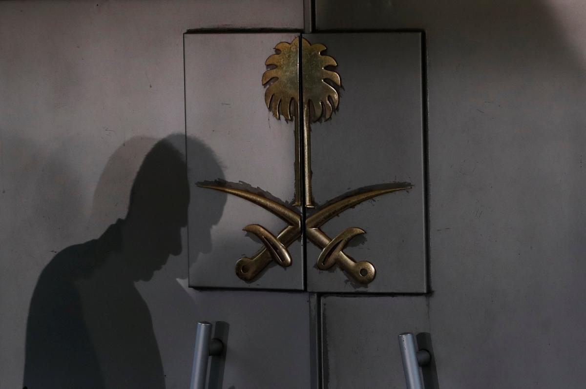 Згідно з інформацією, в консульстві саудівський журналіст був допитаний, підданий тортурам, а потім убитий