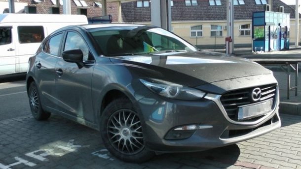 17 листопада 2018, 17:51 Переглядів:   На кордоні з Угорщиною, де раніше   у іноземця відібрали авто вартістю понад мільйон   , Затриманий громадянин України, який намагався перетнути контрольно-пропускний пункт на краденому автомобілі Mazda
