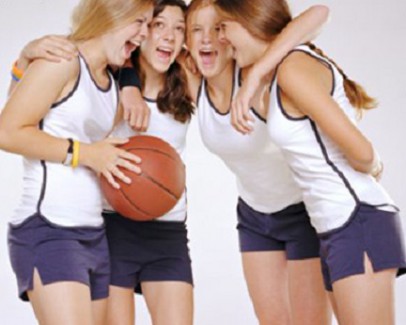 Баскетбол в рівній мірі корисний жінкам і чоловікам, дозволяючи розвивати безліч корисних якостей і властивостей духу і тіла